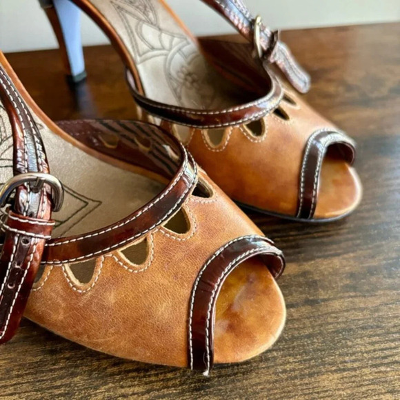 Bobbi Blu| Open Toe Leather Two-Tone Retro Mary Jane Style Heels Size 9 - Picture 4 of 8